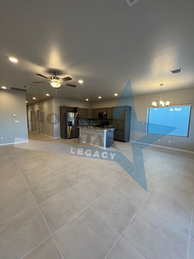 Building Photo - Newer home in desirable Metro area!
