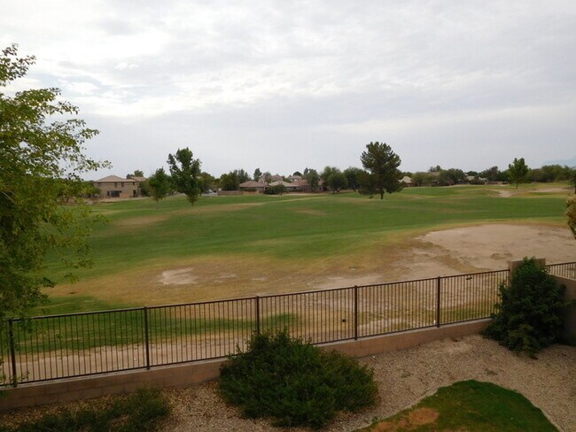 Building Photo - Huge 2700 SFT, Golf-view Community in Villages at Queen Creek!