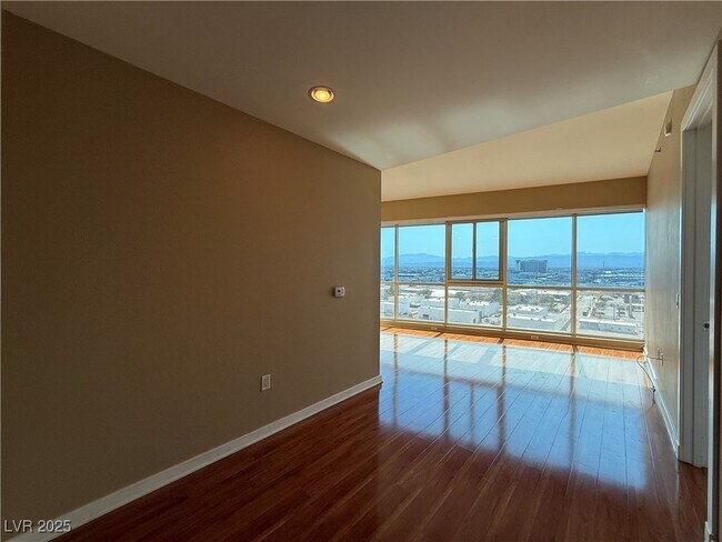 Building Photo - 4575 Dean Martin Dr