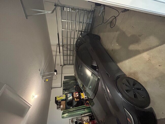 Building Photo - 12808 SW Eleanor Dr