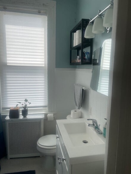 Main Bath - 364 Lehigh Ave