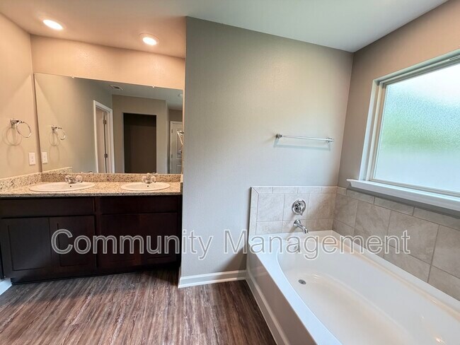 Building Photo - 30891 Clearview Ct