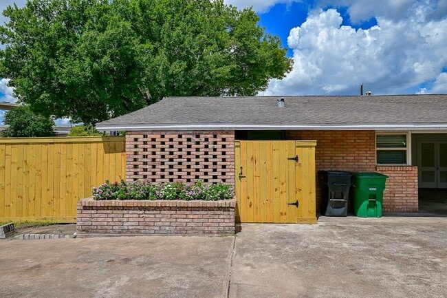Building Photo - 4738 Merwin St