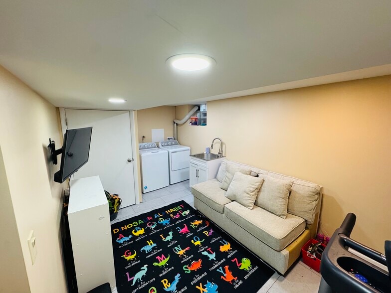 Building Photo - 414 Wyndhurst Dr