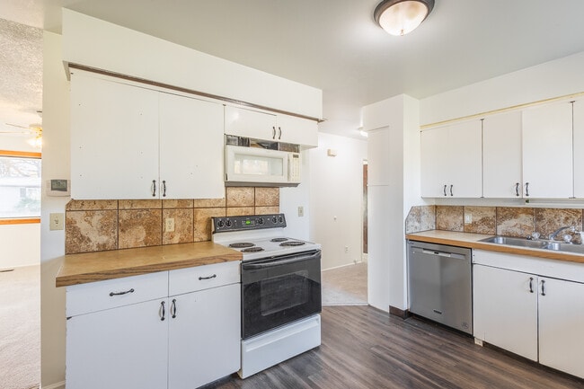 Building Photo - 1609 N Plateau Ave