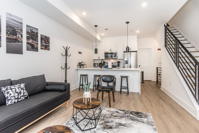 Building Photo - 2435 Master St