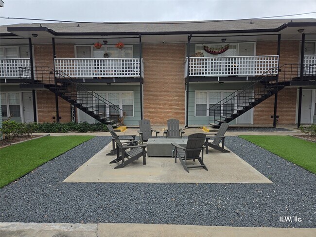 Building Photo - 815 Harvard St