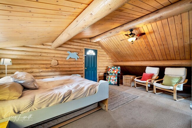 Building Photo - Mountain living in Central, Utah!