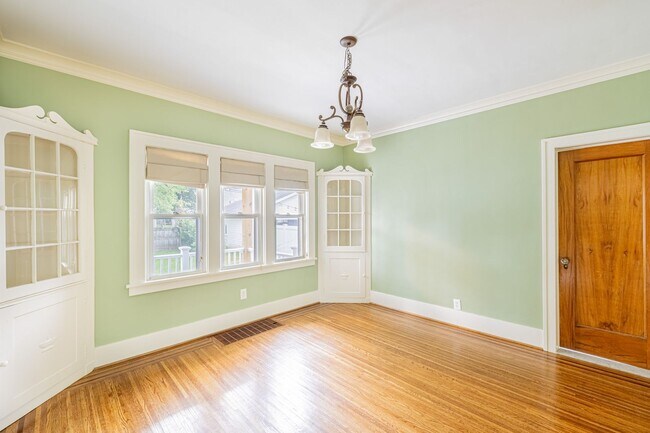 Building Photo - 54 Seminole Way