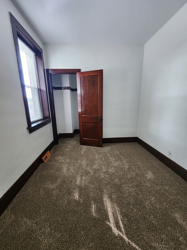 Building Photo - 2407 Windsor Ave
