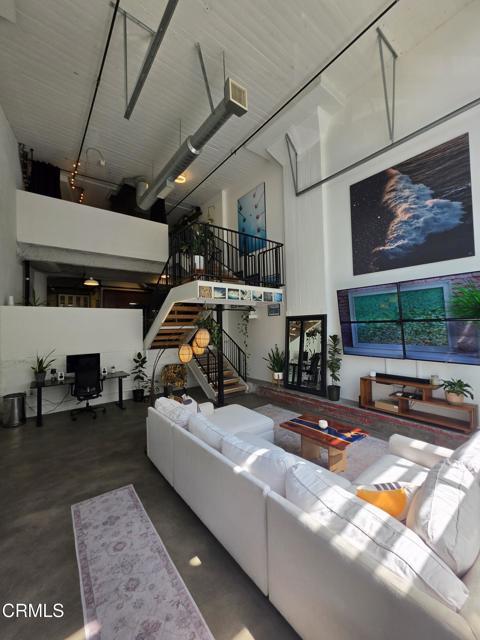 Building Photo - 200 N San Fernando Rd