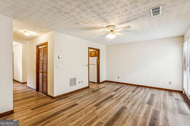 Building Photo - 1105 Booth Ct SW