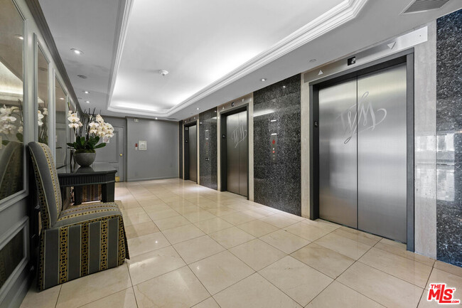 Building Photo - 10660 Wilshire Blvd
