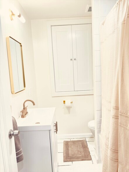 Building Photo - 1826 A St SE