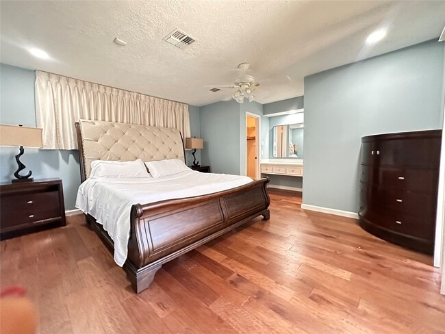 Building Photo - 10902 Bob White Dr