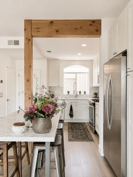 Building Photo - 30902 Club House Dr