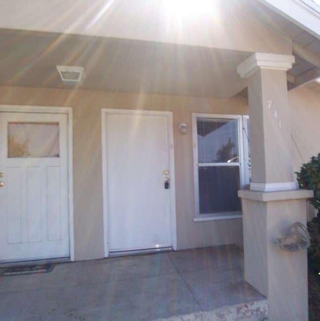 Building Photo - 741 Mariposa Ave