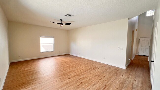 Building Photo - AWESOME 4BD/3BA in Orlando!!!