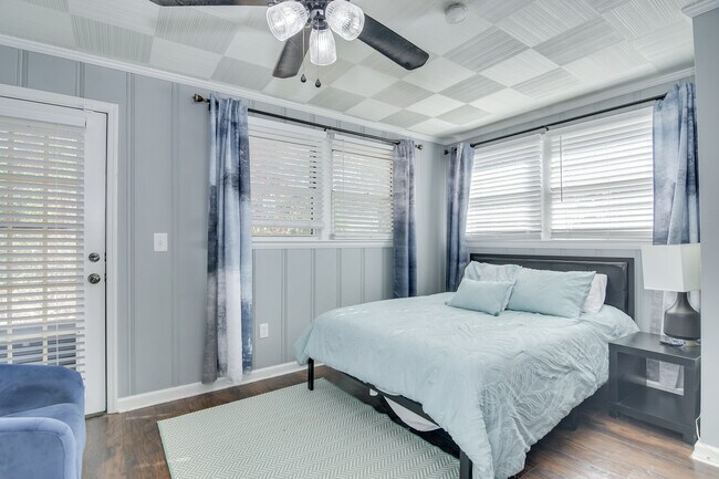 Building Photo - 1127 Magnolia Dr