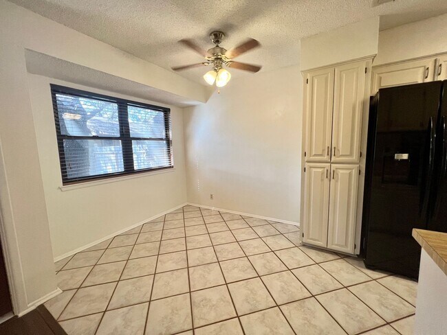 Building Photo - 9100 Tourney St