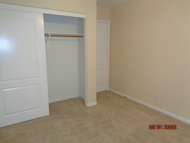 Building Photo - Spacious Quartz Hill 2 Story Home Offering 3663 sq. ft. and was Built in 2004