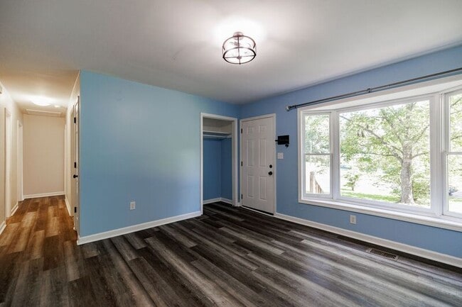 Building Photo - 348 Alberta Dr