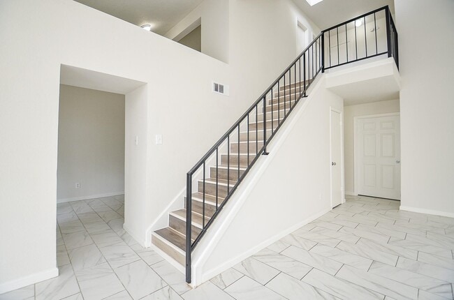 Building Photo - 11818 Spring Grove Dr