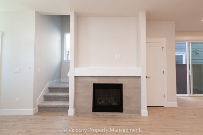 Building Photo - M555