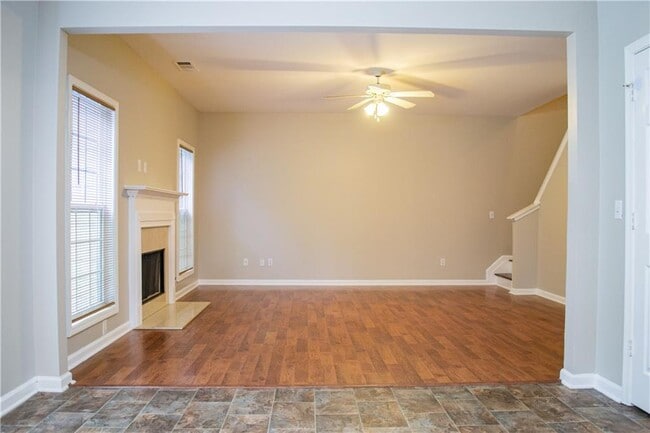 Building Photo - 444 Crestmont Ln