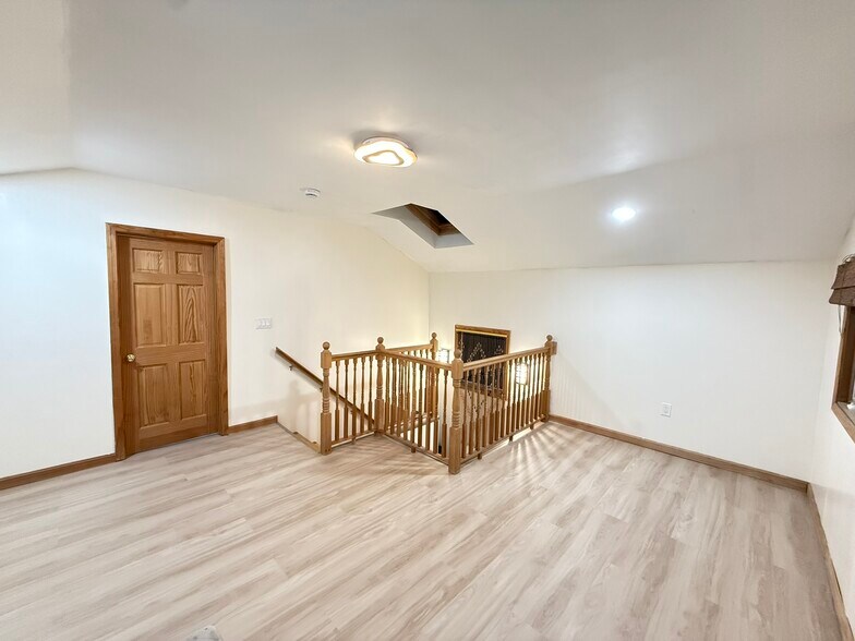 Building Photo - 287 Bacon St