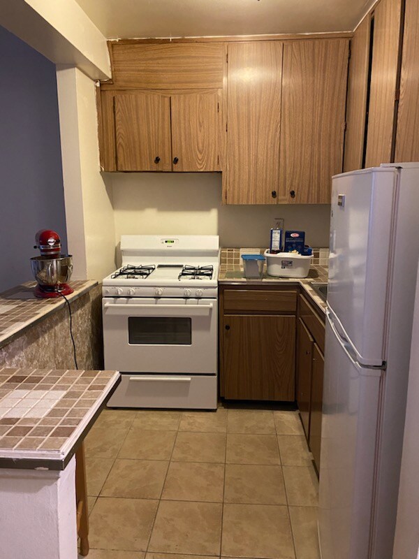 Building Photo - 44-20 Douglaston Pkwy