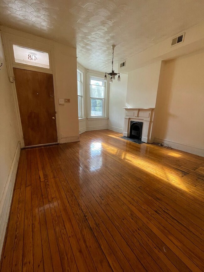 Building Photo - Amazing 3 bdrm/1.5 bath House Conveniently Located in The Heart of VCU and Downtown!