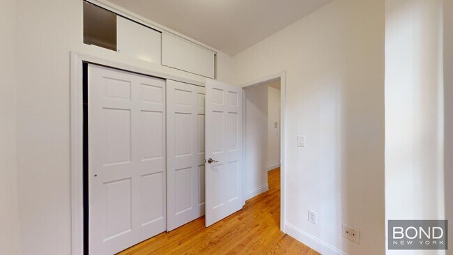 Building Photo - 425 E 65th St