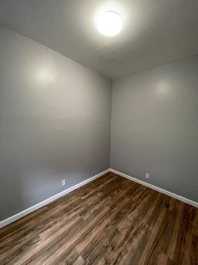 Building Photo - 47 Johnston St