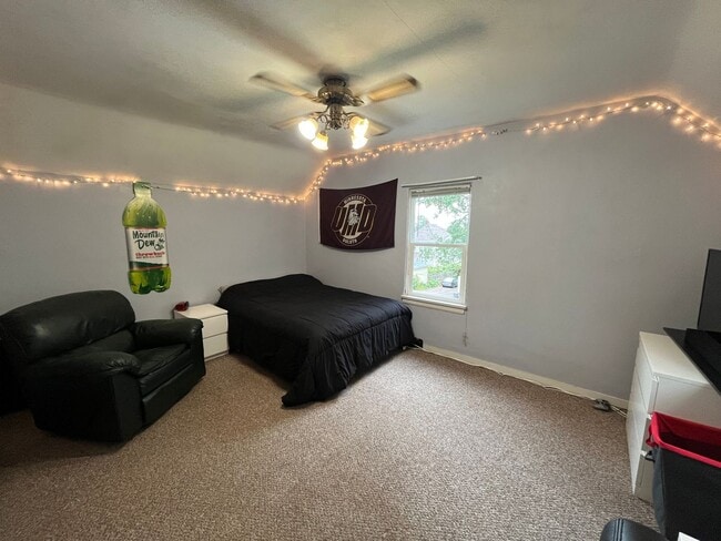 Building Photo - Duluth MN - 4 Bed - 1 Bath - Single Family...