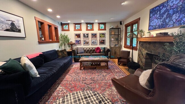 Building Photo - Stunning Depot Hill Craftsman! 4BR, 3.5BA, plus office, bonus, and piano rooms.