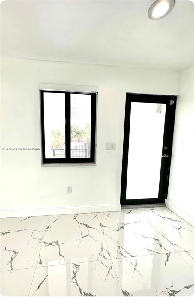 Building Photo - 9410 E Calusa Club Dr