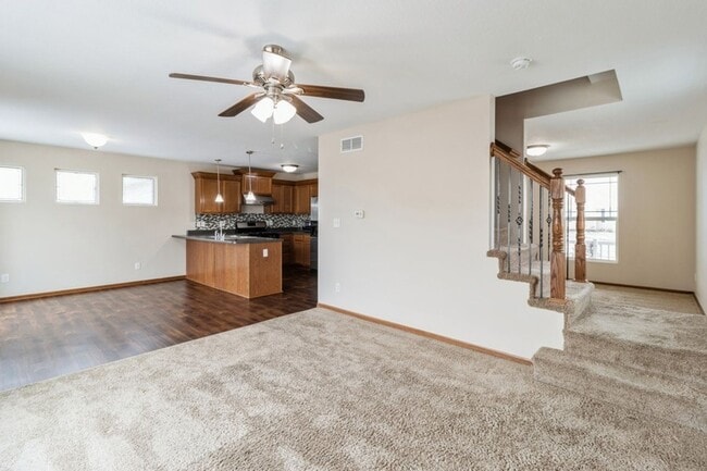 Building Photo - Commuter's Dream!!  3 Bedroom, 2.5 Bathroom Home in West Des Moines!
