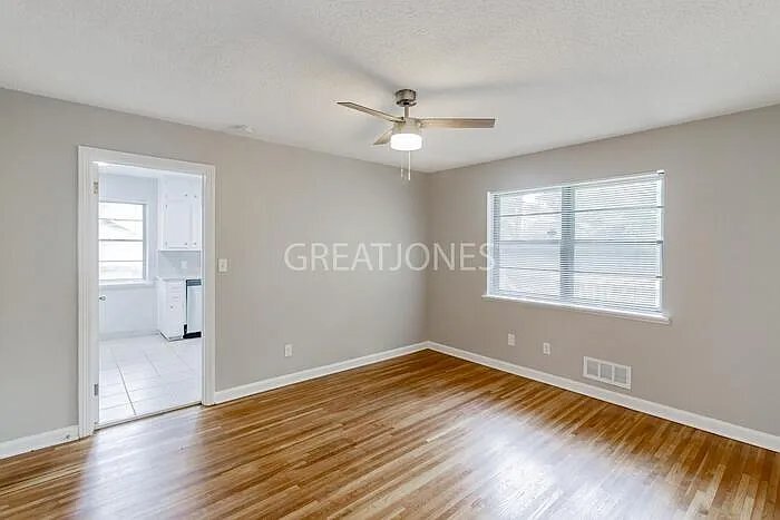 Building Photo - 855 78th St S