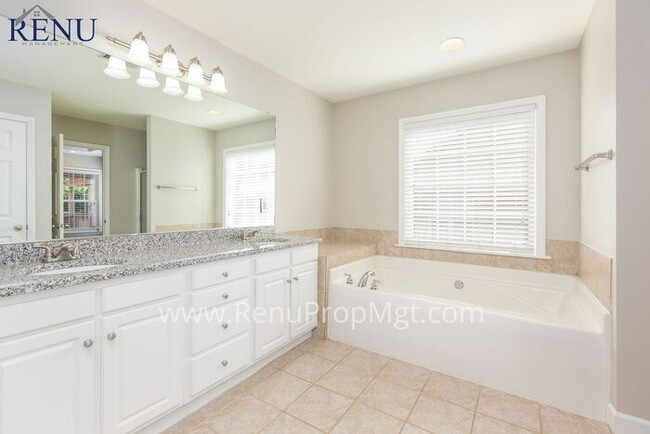Building Photo - AVAILABLE NOW!! MOVE-IN SPECIAL!: 50% OFF ...