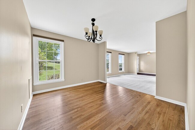 Building Photo - 121 Caldwell Dr