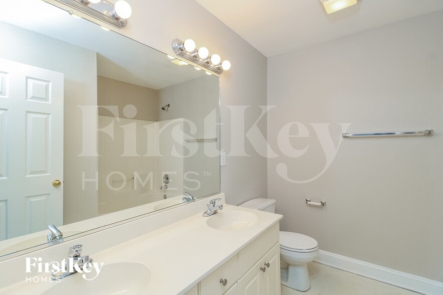 Building Photo - 909 Woodview Ridge Trail