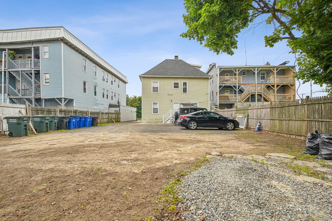 Building Photo - 1119 Stratford Ave