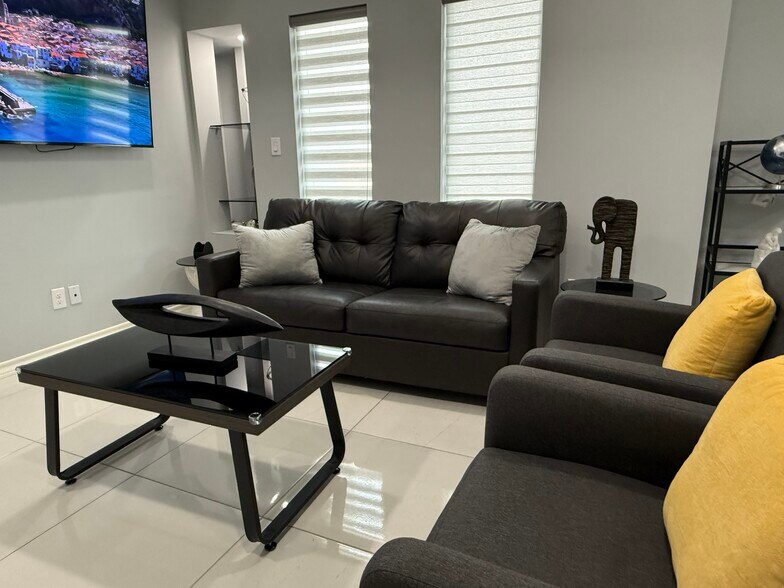 Building Photo - 2417 Indian Creek Ave