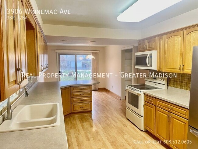 Building Photo - 3906 Winnemac Ave