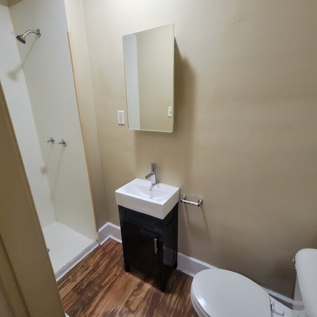 Building Photo - Westside 5BR/2BA House w/Fenced-In Yard!