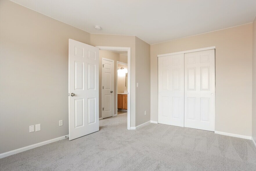 Building Photo - 4072 N Ensenada St