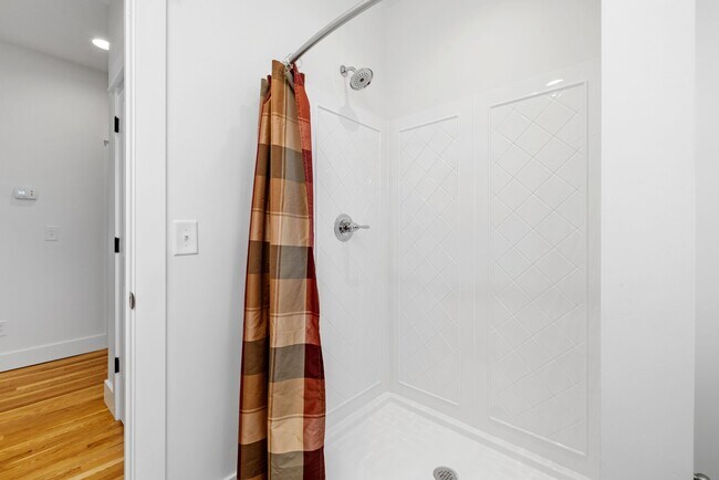 Building Photo - 2104 Jade Dr