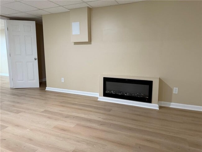 Building Photo - 3457 Dale Ln SW