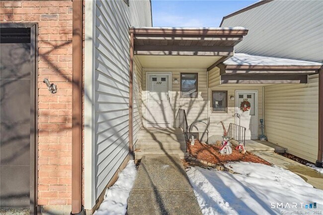 Building Photo - 17 Oak Forest Dr